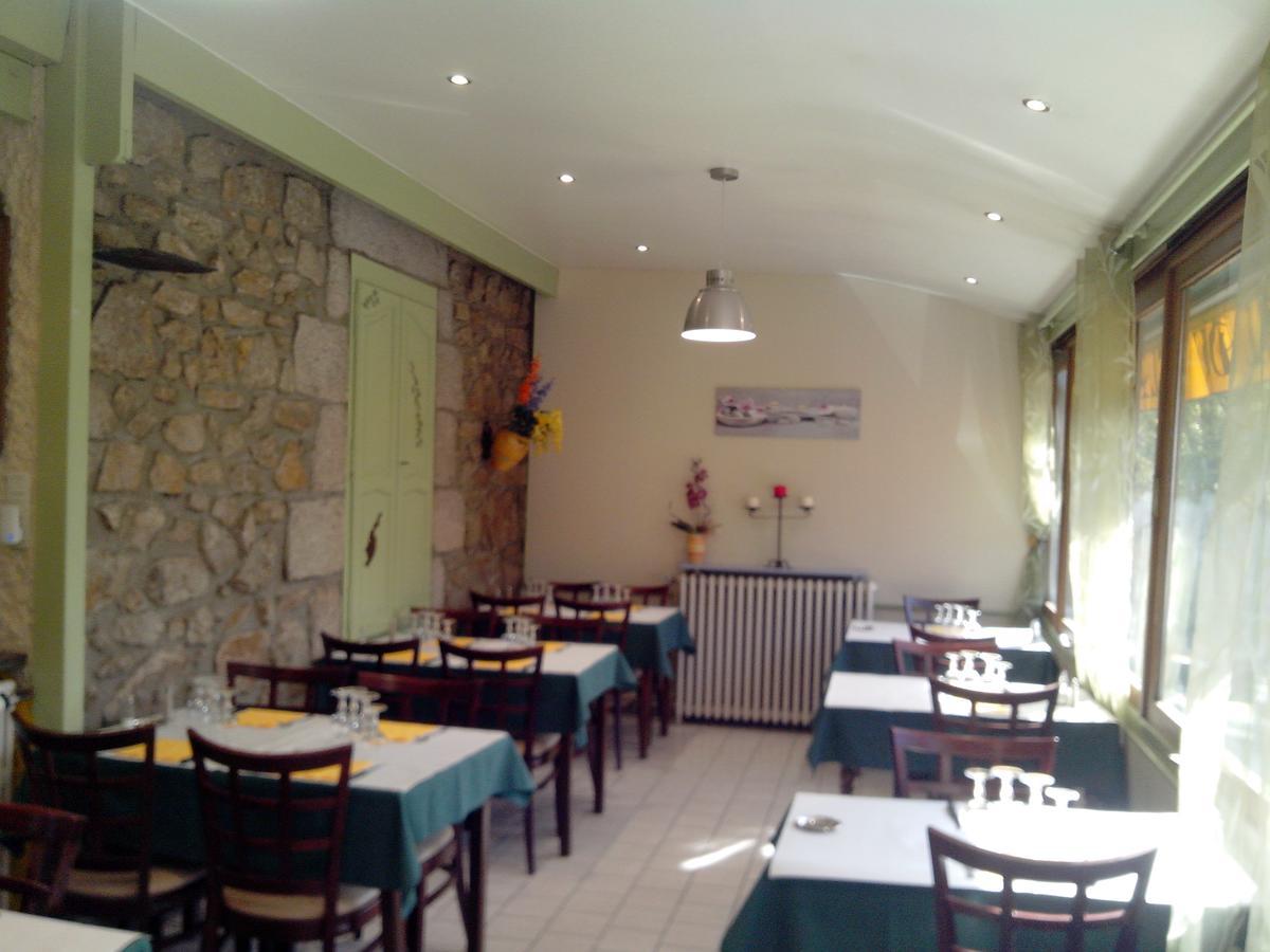 Hotel Restaurant Du Velay Le Chambon-sur-Lignon Kültér fotó