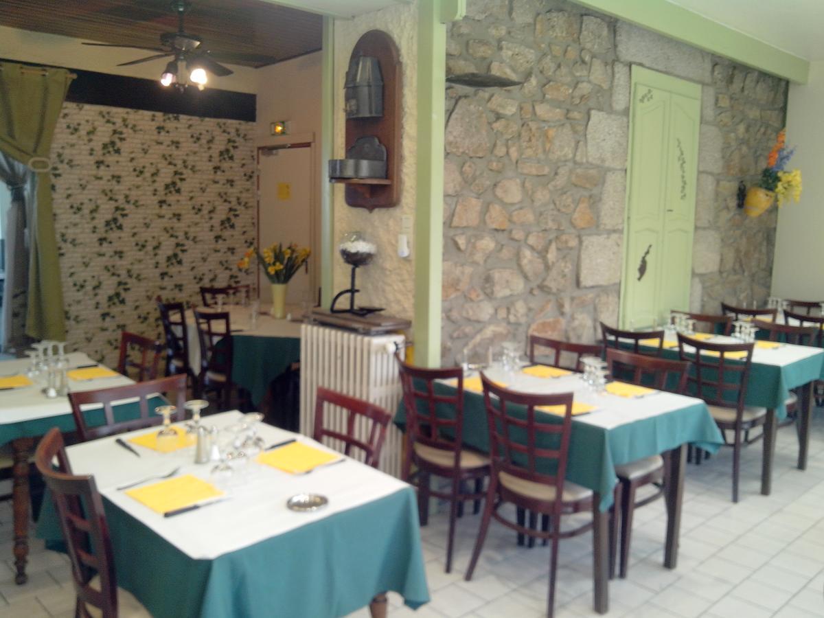 Hotel Restaurant Du Velay Le Chambon-sur-Lignon Kültér fotó